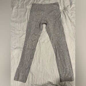 Joyspun Gray Snake Print Exercise Leggings Small